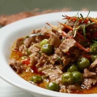 Paneng Curry With Australian Beef